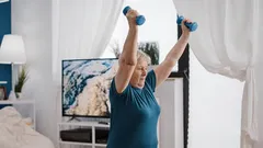 Ani jízda na kole, ani plavání: silový trénink podporující pohyblivost u seniorů.