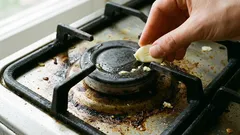 Tření mříží česnekem: k čemu to je dobré a jak často by se to mělo dělat?